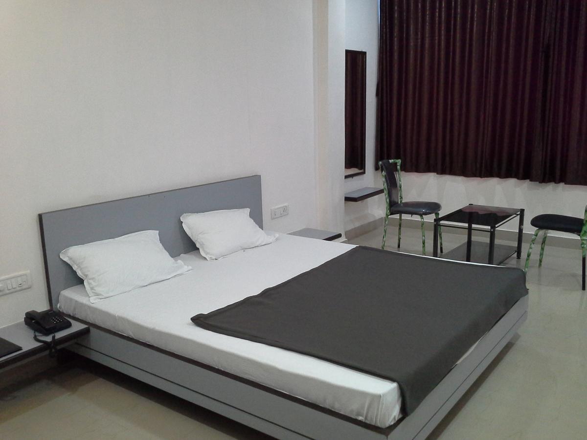 Hotel Galaxy Vaibhav à Vasai Extérieur photo