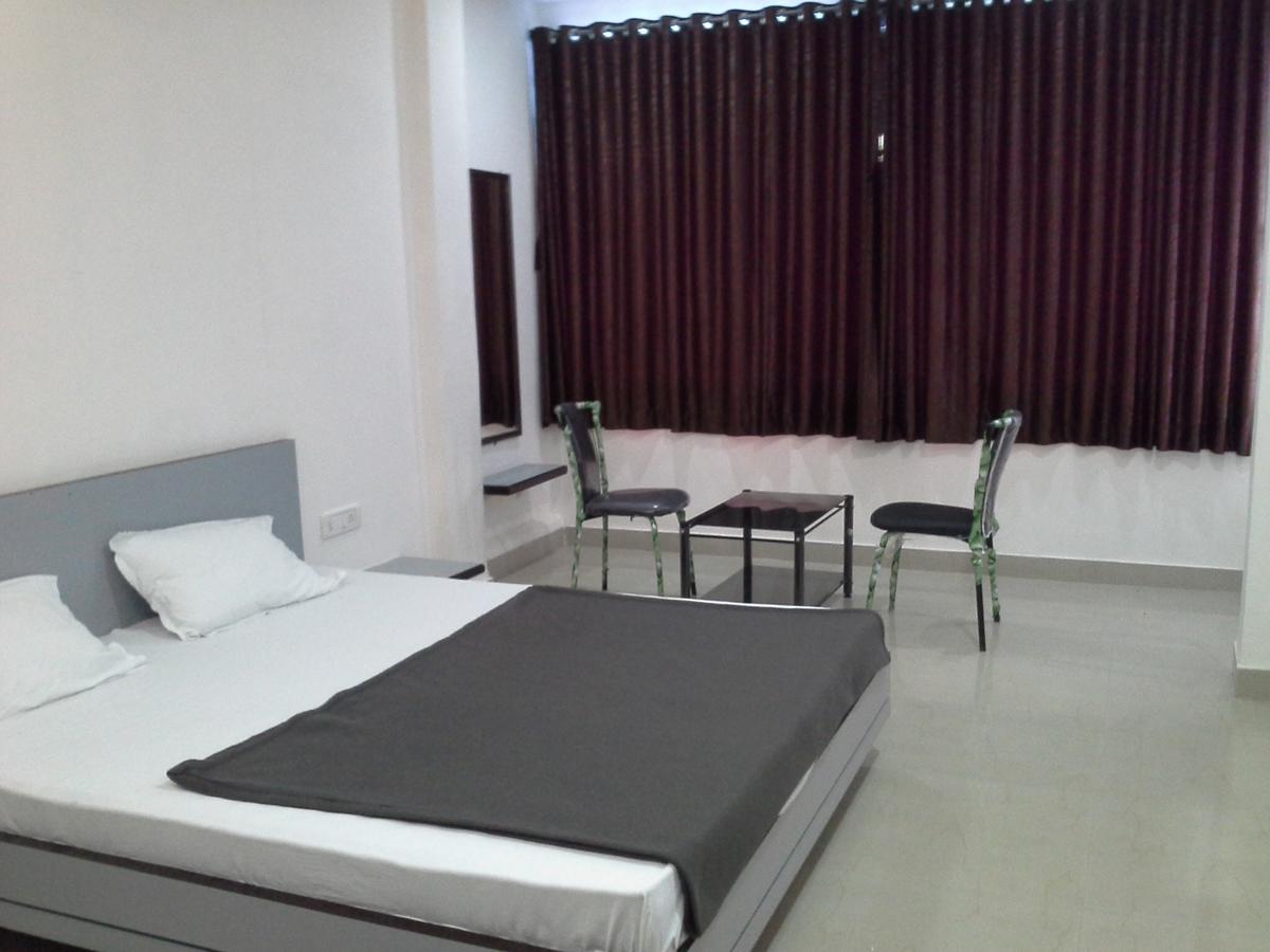 Hotel Galaxy Vaibhav à Vasai Extérieur photo