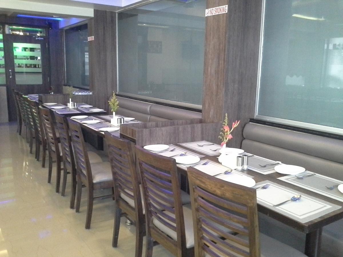 Hotel Galaxy Vaibhav à Vasai Extérieur photo