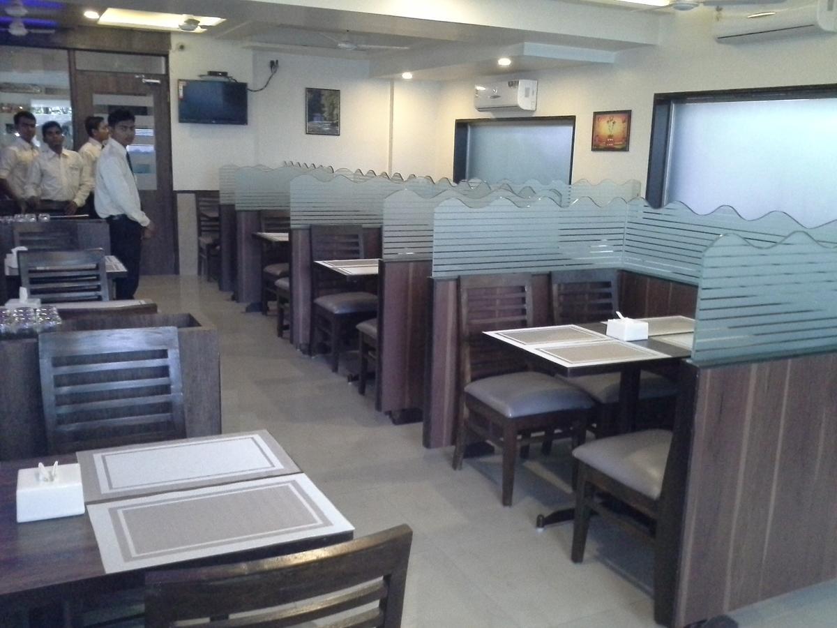 Hotel Galaxy Vaibhav à Vasai Extérieur photo