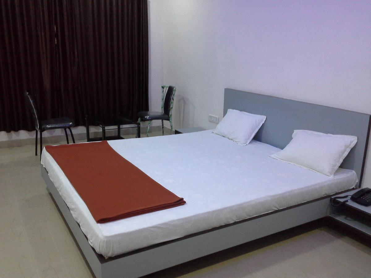 Hotel Galaxy Vaibhav à Vasai Extérieur photo