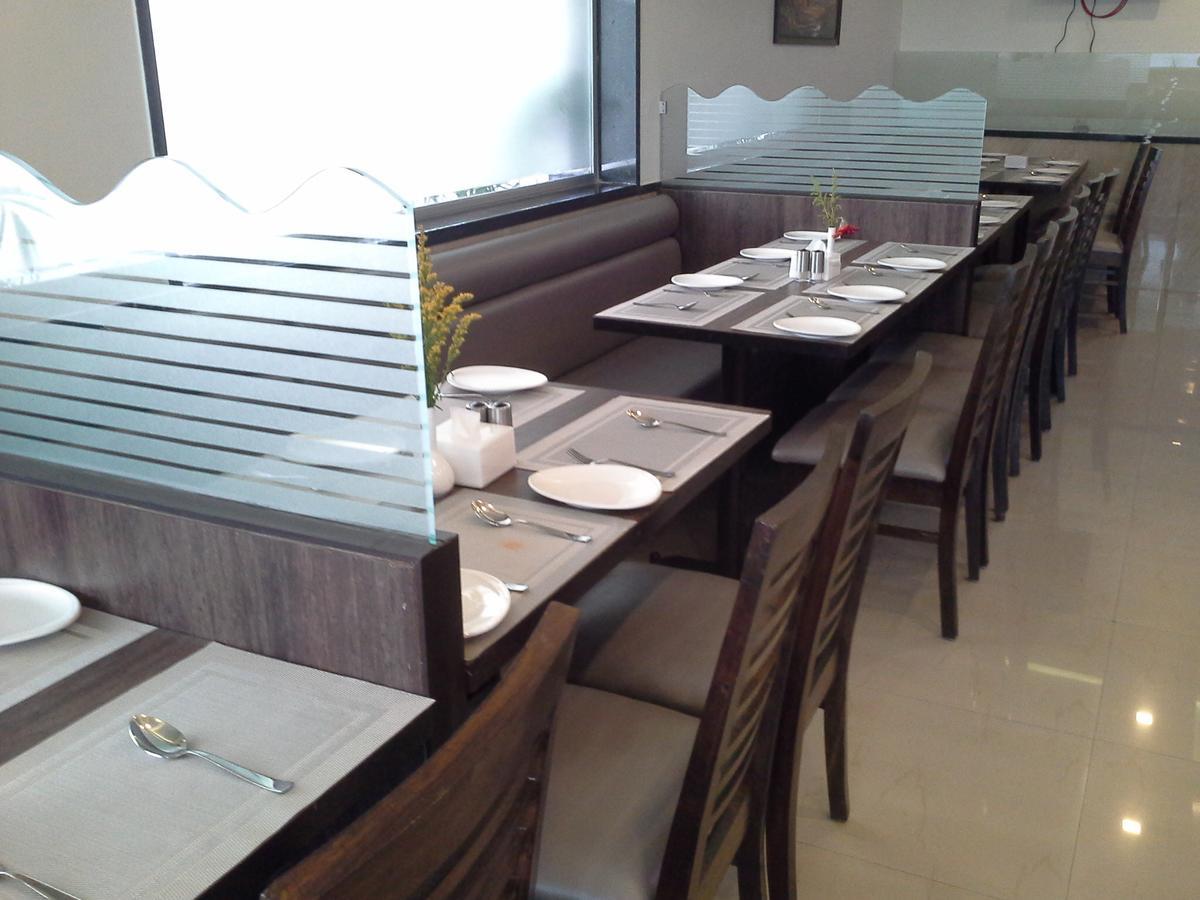 Hotel Galaxy Vaibhav à Vasai Extérieur photo
