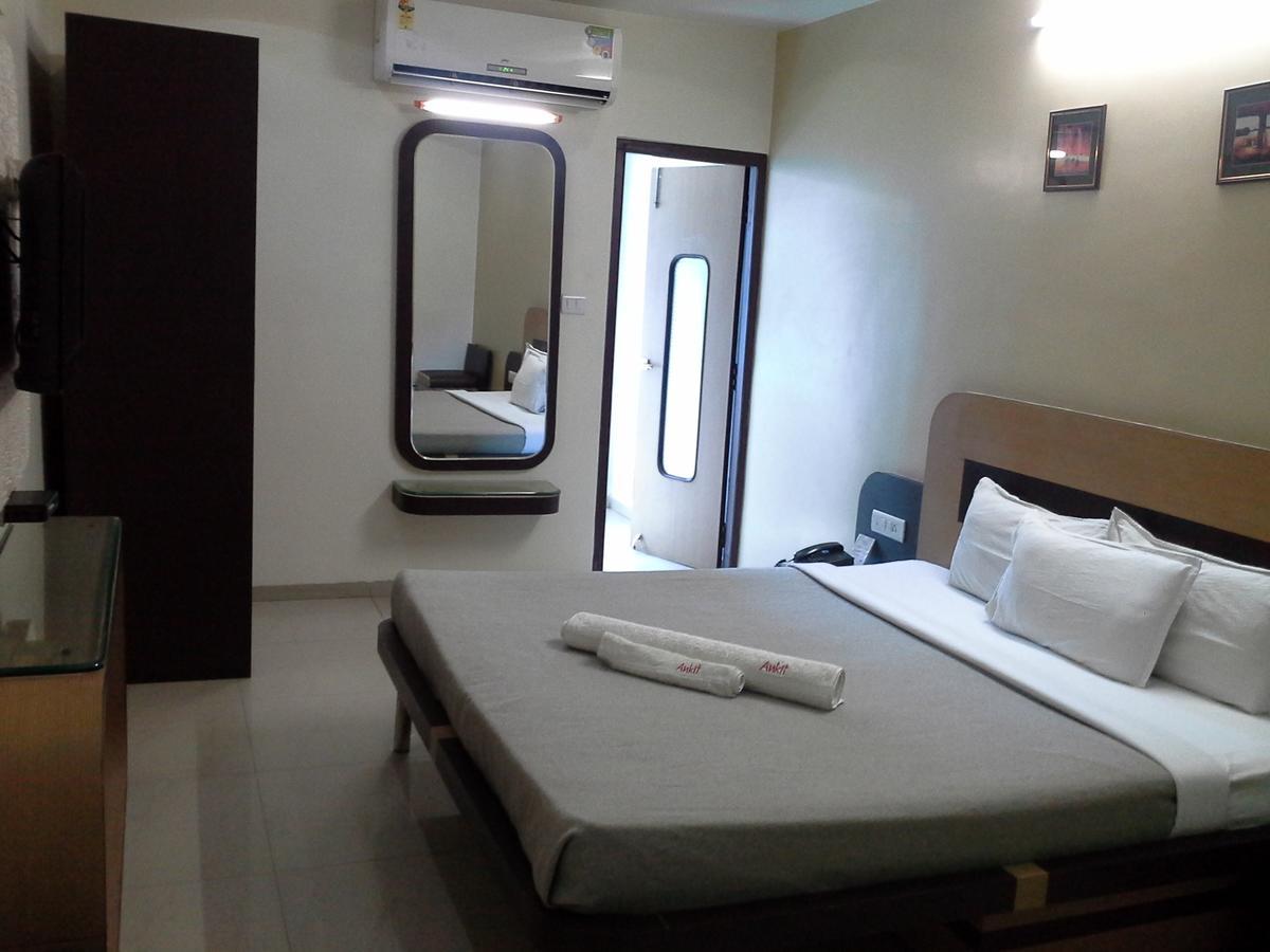 Hotel Galaxy Vaibhav à Vasai Extérieur photo